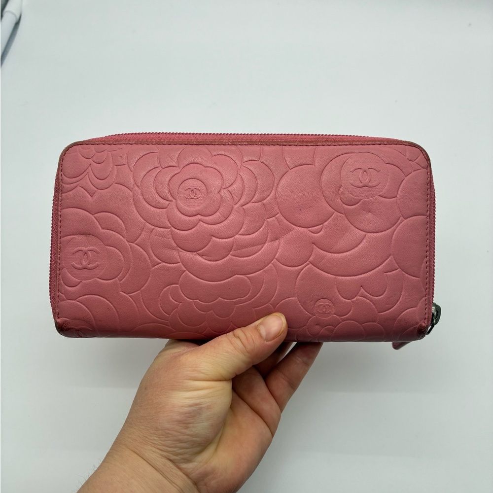 CHANEL PINK CC CAMELLIA FLOWER LAMBSKIN ZIPPY WALLET - Picture 12 of 16